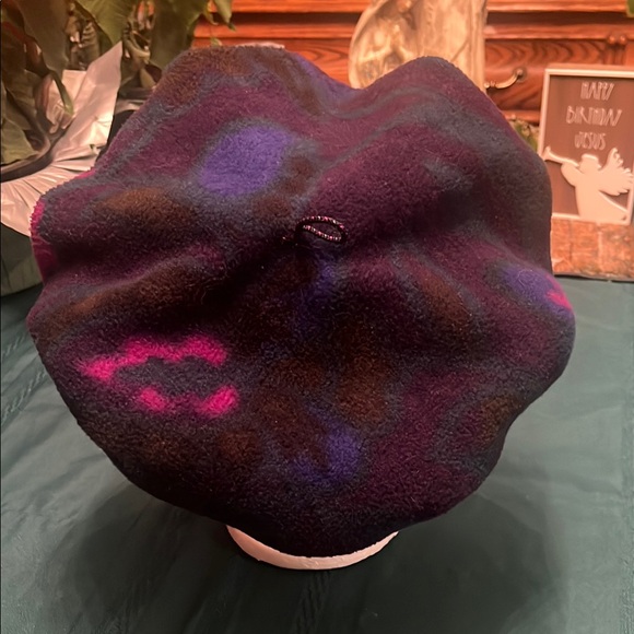 VTG REI Beret Hat-Fleece Abstract Print- made USA - wardrobe essential - Picture 2 of 9